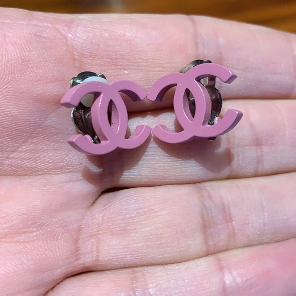 CHANEL 2004 Clip On Earrings - Picture 5 of 10